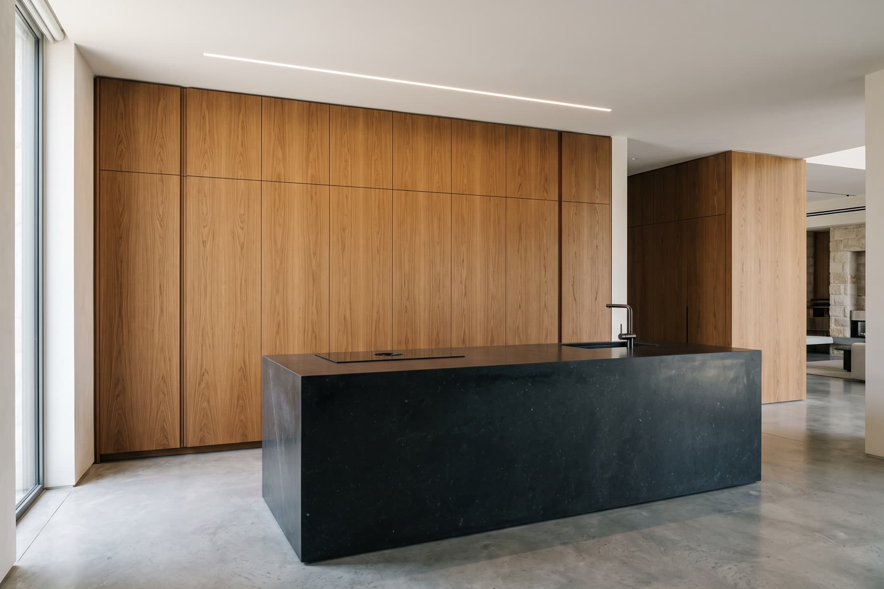 Herzliya seafront villa: kitchen with concealed joinery