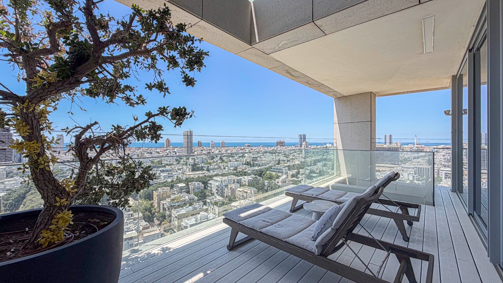 Private terrace on the 19th floor with open views over Tel Aviv to the Mediterranean