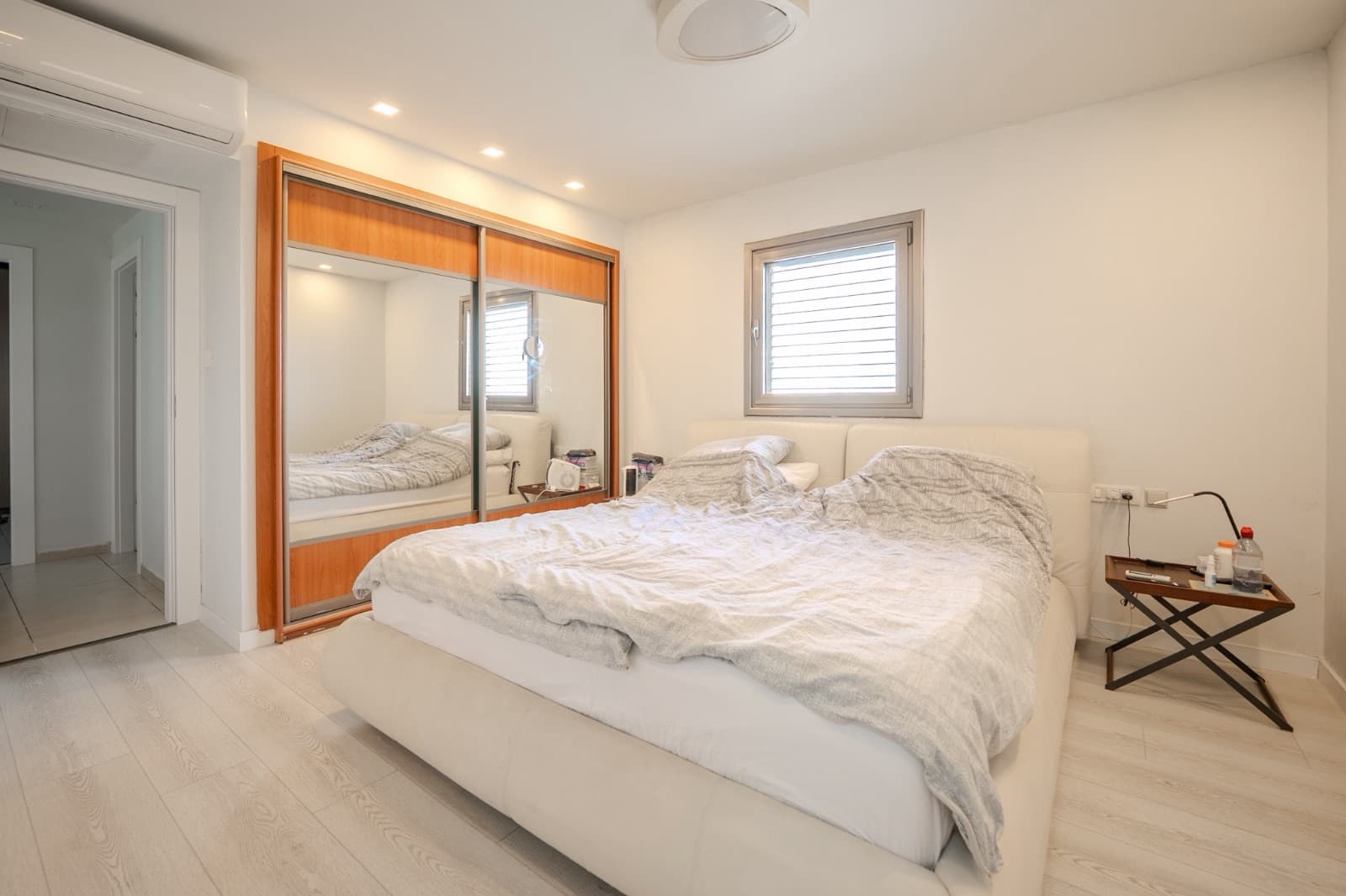 Principal bedroom with mirrored wardrobe wall